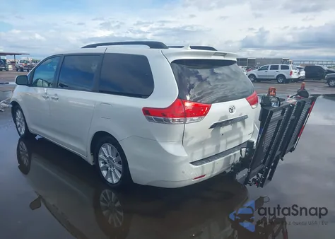 2011 Toyota Sienna Limited V6 z USA, uszkodzony, nr VIN 5TDYK3DC5BS076929
